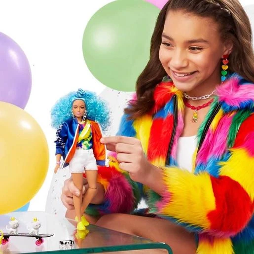 MATTEL Barbie - Muñeca Extra - Pelo Azul Rizado 5 MATTEL Barbie - Muñeca Extra - Pelo Azul Rizado - Imagen 5