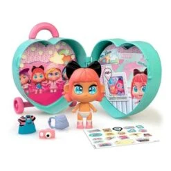 Famosa - Trolley Mini Con Muñeca, Ropa Y Accesorios, 2 Fondos Y Pegatinas, Modelos Variados