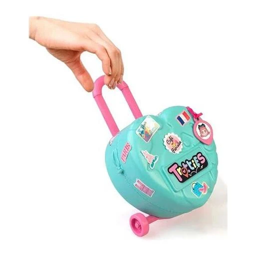 Famosa - Trolley Mini Con Muñeca, Ropa Y Accesorios, 2 Fondos Y Pegatinas, Modelos Variados 5 Famosa - Trolley Mini Con Muñeca, Ropa Y Accesorios, 2 Fondos Y Pegatinas, Modelos Variados - Imagen 5