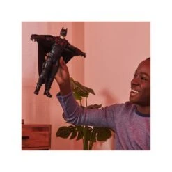 DC COMICS Batman - Figura Con Capa De Vuelo 30 Cm The Batman -Juguetería medias 336